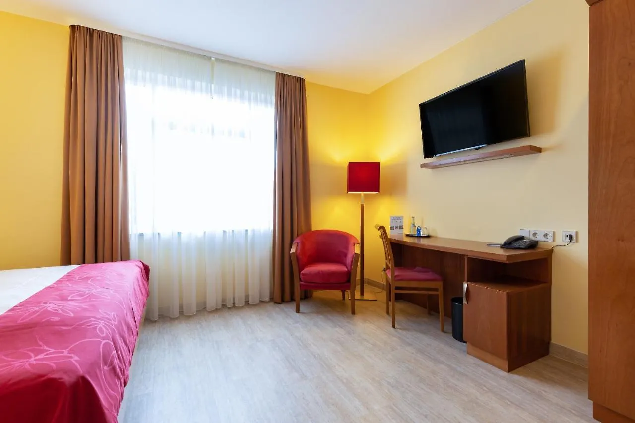 Hotel Am Schillerpark Esslingen am Neckar 3*,